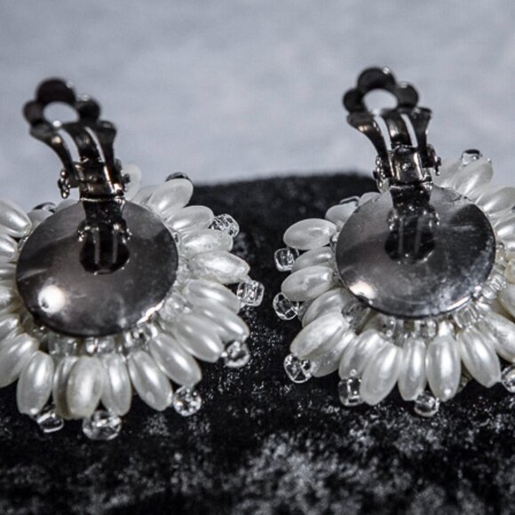 PRETTY Vintage Faux Pearl and Clear Beads Cluster Style Earrings CLIP ON - Picture 4 of 13